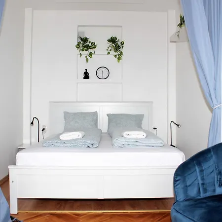 Labo Plac Teatralny Apartment